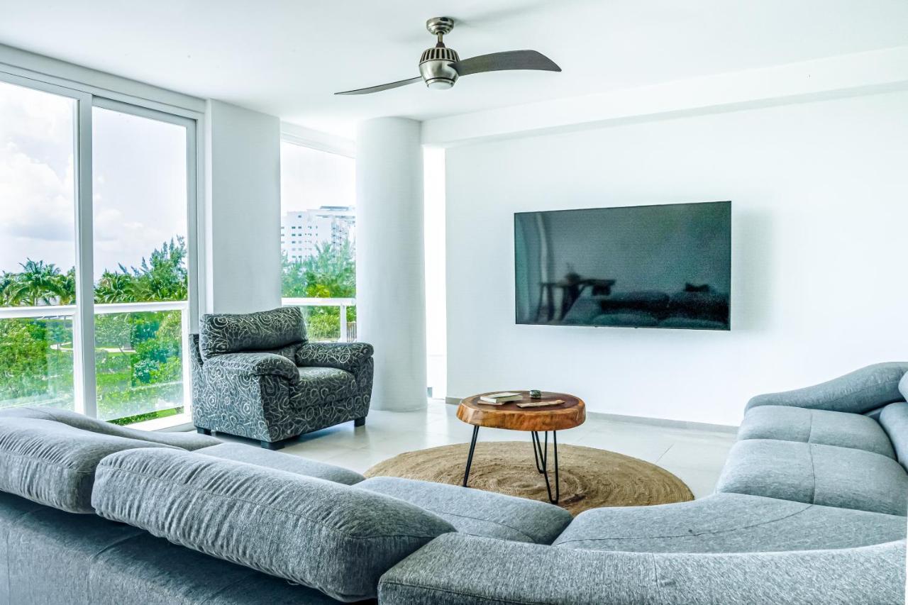 New Beachfront Luxury Apartments Cancún Exteriör bild