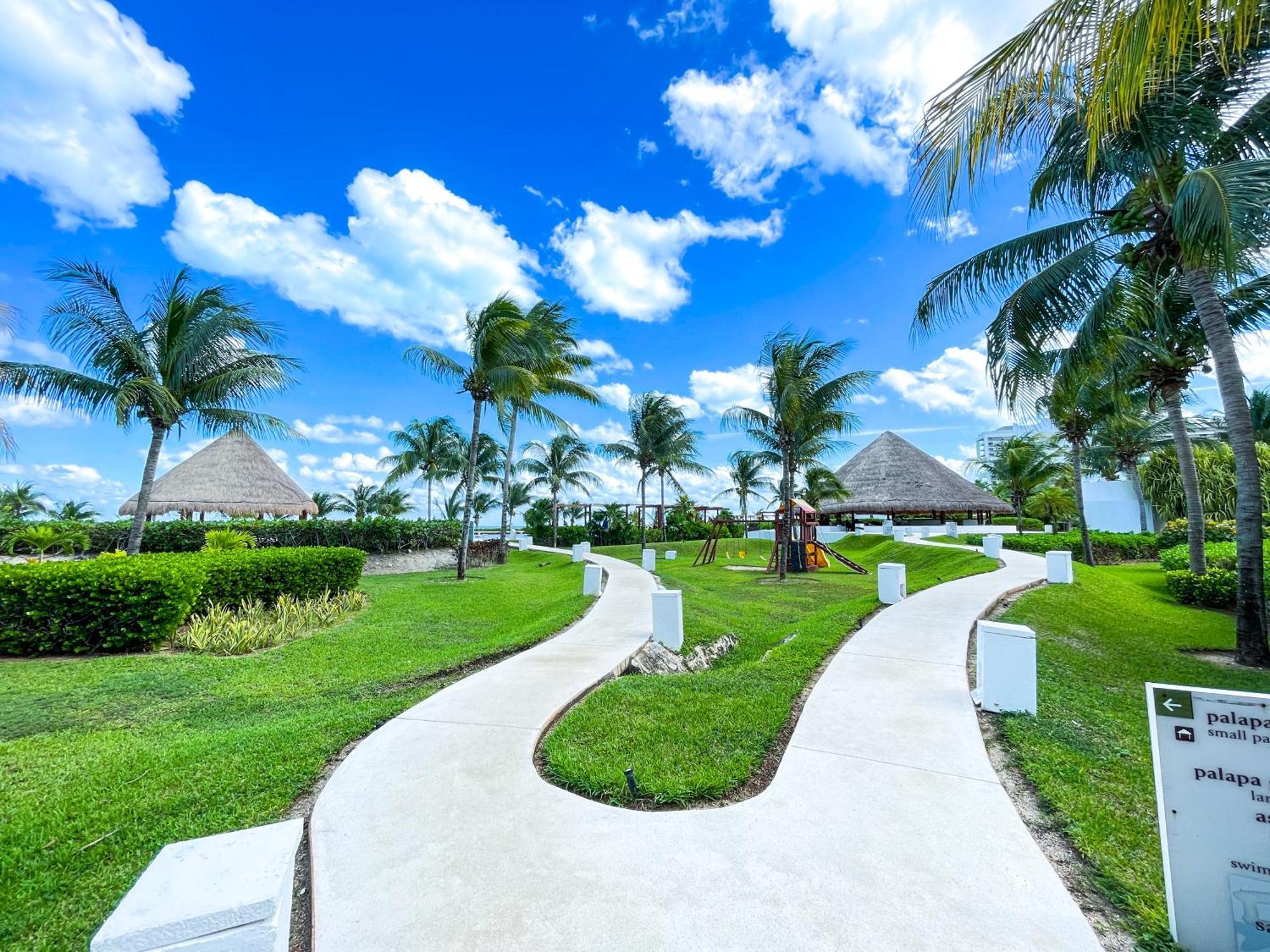 New Beachfront Luxury Apartments Cancún Exteriör bild