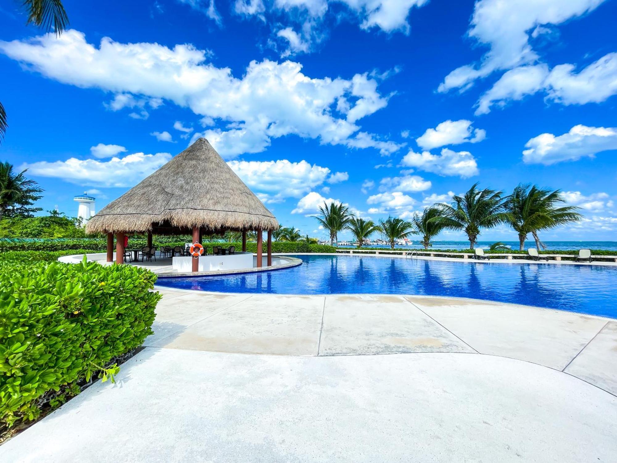 New Beachfront Luxury Apartments Cancún Exteriör bild
