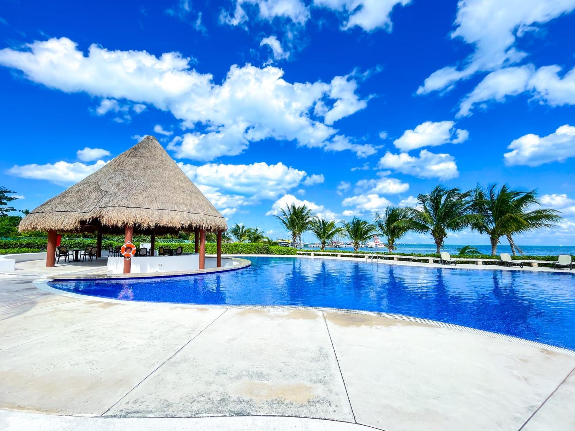 New Beachfront Luxury Apartments Cancún Exteriör bild