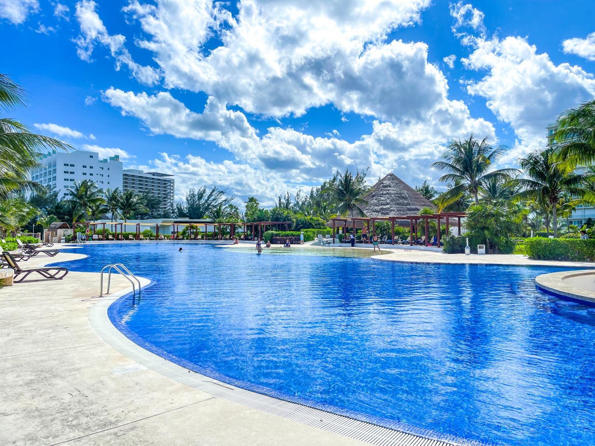 New Beachfront Luxury Apartments Cancún Exteriör bild