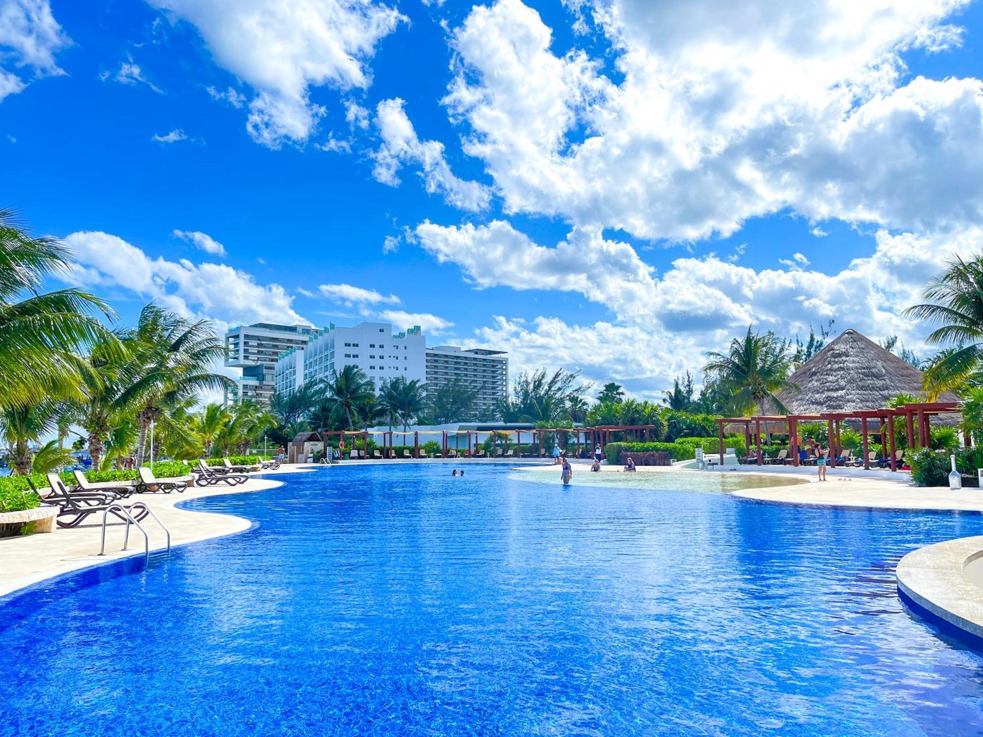 New Beachfront Luxury Apartments Cancún Exteriör bild