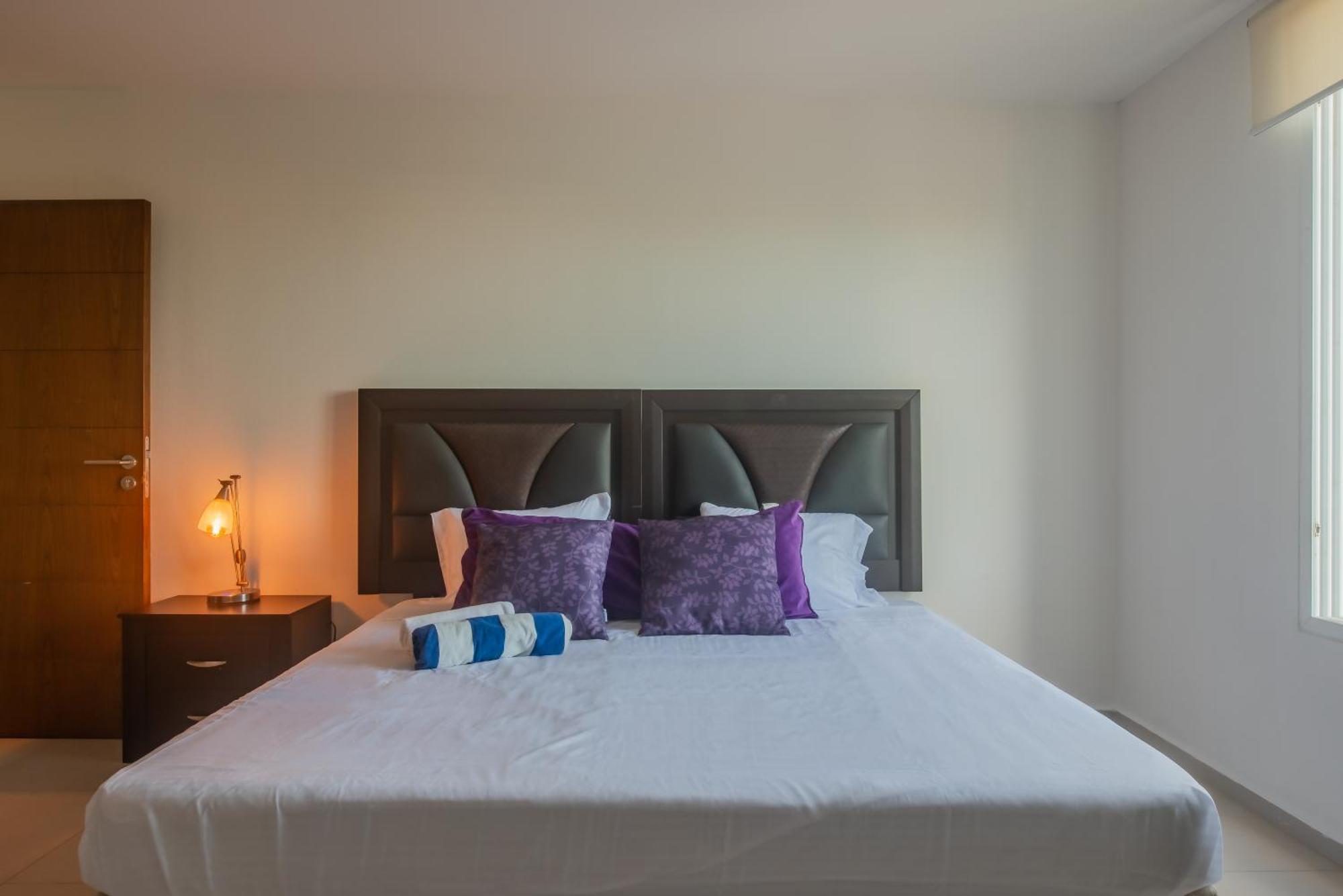 New Beachfront Luxury Apartments Cancún Exteriör bild