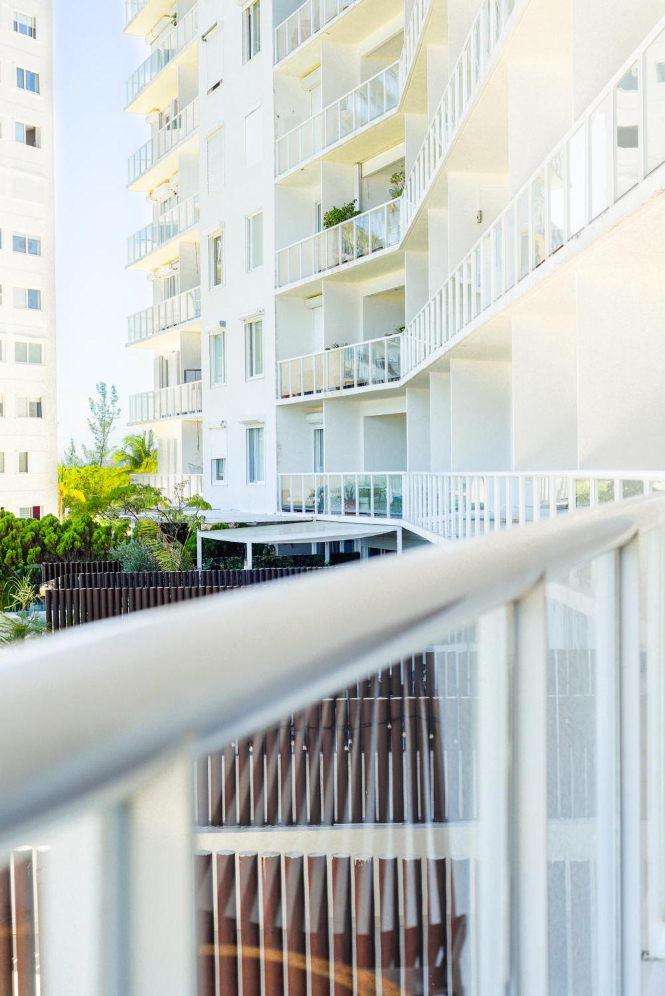 New Beachfront Luxury Apartments Cancún Exteriör bild